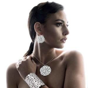 Meet your Posher, Syrina